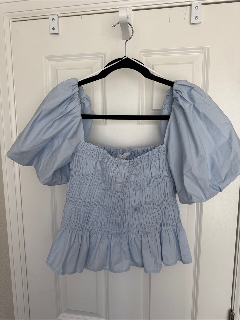 ASTR The Label Smocked Puff Sleeve Peplum Top – Baby Blue | Size S